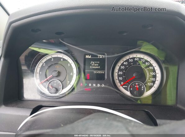 1C6RR7FT1HS509075 2017 RAM 1500 Champagne Widok tylnych siedzeń