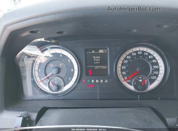 1C6RR7FT7KS533825 2019 RAM 1500 CLASSIC White Widok tylnych siedzeń