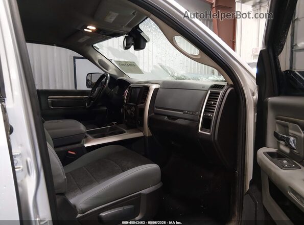1C6RR7GT2HS503557 2017 RAM 1500 Silver Вид салону спереду