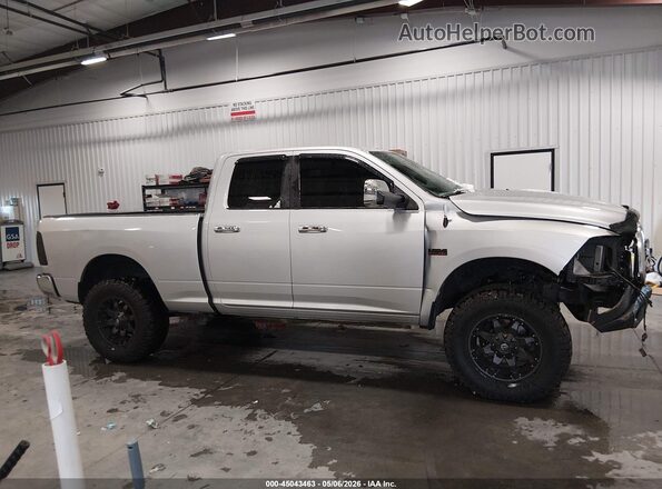1C6RR7GT2HS503557 2017 RAM 1500 Silver Вид задньої частини салону