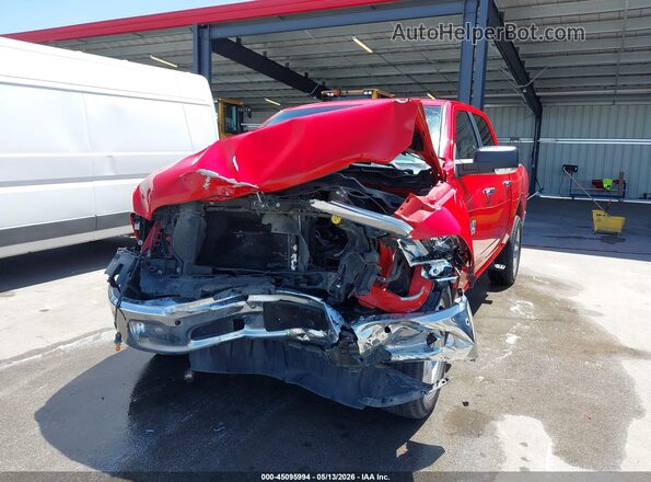 1C6RR7LG6JS222702 2018 RAM 1500 Red Widok z przodu