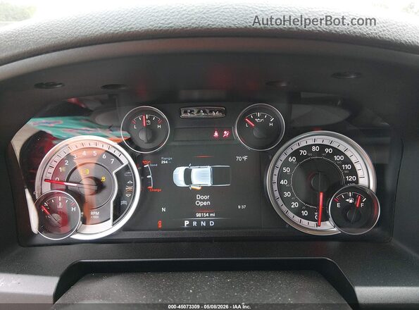 1C6RR7LG9PS516751 2023 RAM 1500 CLASSIC Red Widok tylnych siedzeń