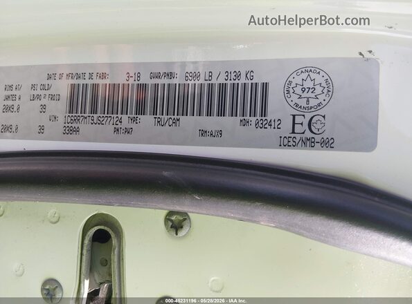 1C6RR7MT9JS277124 2018 RAM 1500 White Widok komory silnika