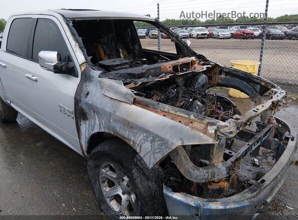 1C6RR7NMXJS230546 2018 RAM 1500 Серебряный Вид панели приборов