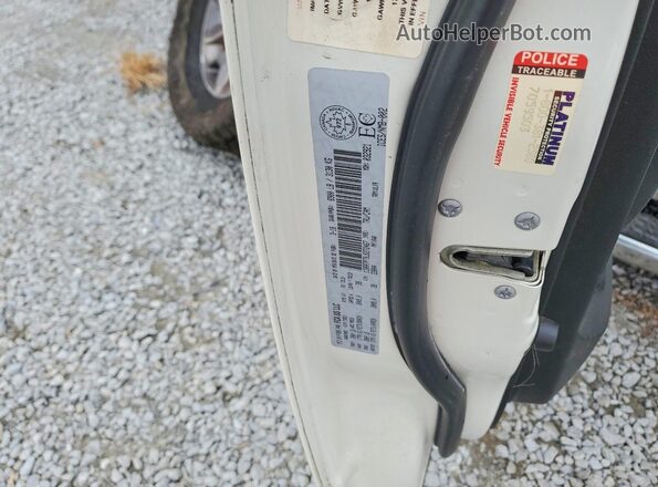1C6RR7PT9JS272467 2018 RAM 1500 White 