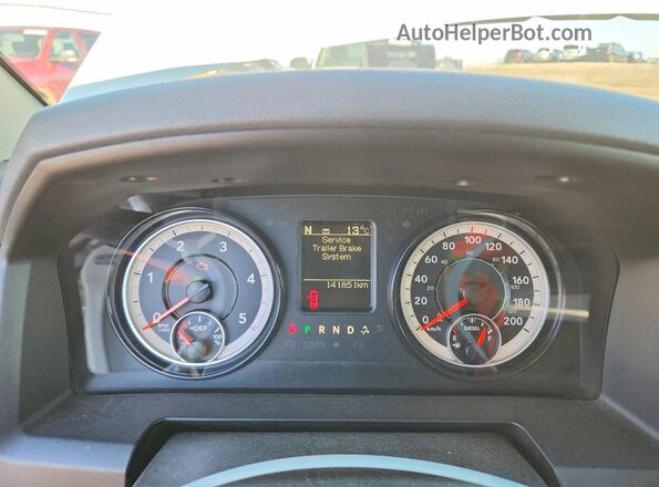 1C6RR7SMXJS298351 2018 DODGE RAM Белый Вид щитка приборов