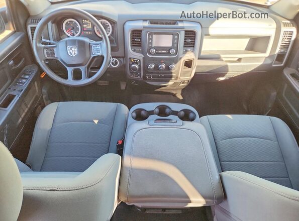 1C6RR7SMXJS298351 2018 DODGE RAM Белый Вид панели приборов