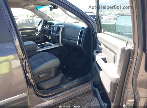 1C6RR7TT5JS118697 2018 RAM 1500 Silver Սալոնի դիմացի տեսք