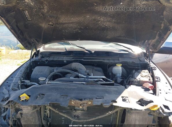 1C6RR7TT5JS118697 2018 RAM 1500 Silver Հետևի տեսք