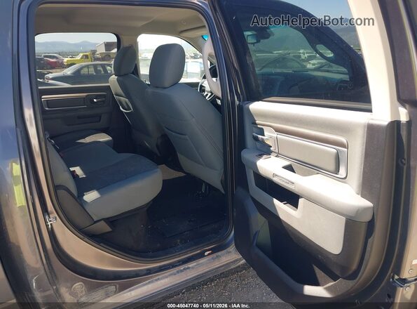 1C6RR7TT5JS118697 2018 RAM 1500 Silver VIN կոդի պիտակի տեսք