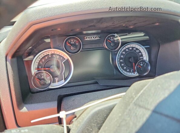1C6RR7TT6JS139722 2018 RAM 1500 Silver 