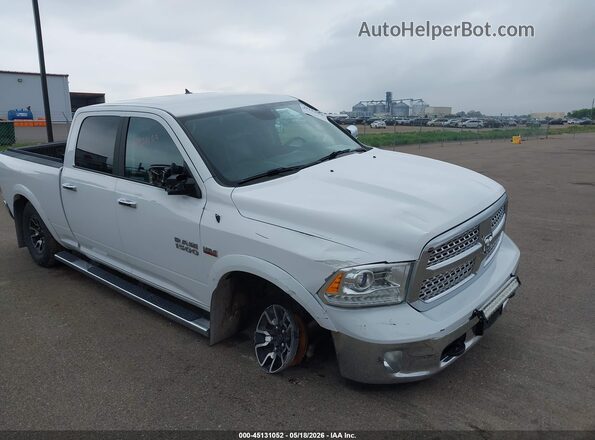 1C6RR7VT7JS218135 2018 RAM 1500 White Front view