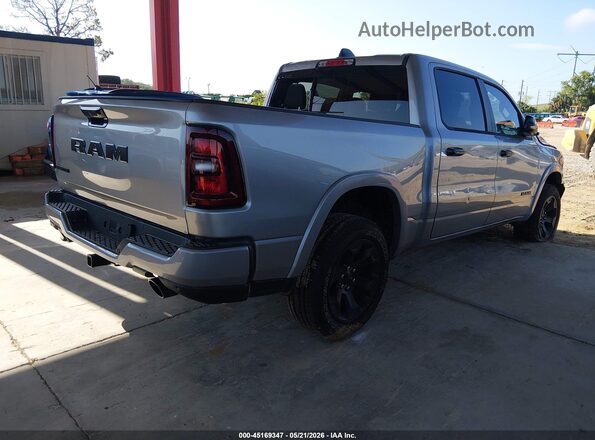 1C6RREFP8TN226378 2026 RAM 1500 Silver Trasero derecho