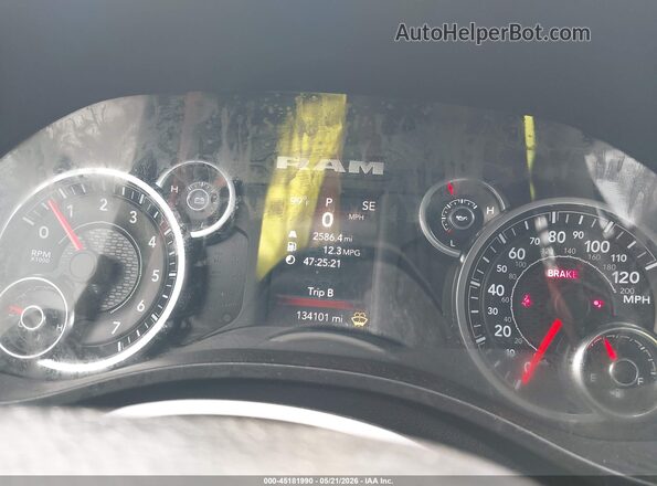 1C6RREFT2KN664258 2019 RAM 1500 Gray Vista de los asientos traseros