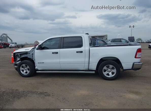 1C6RREFT3PN559705 2023 RAM 1500 White Widok wnętrza 360 stopni