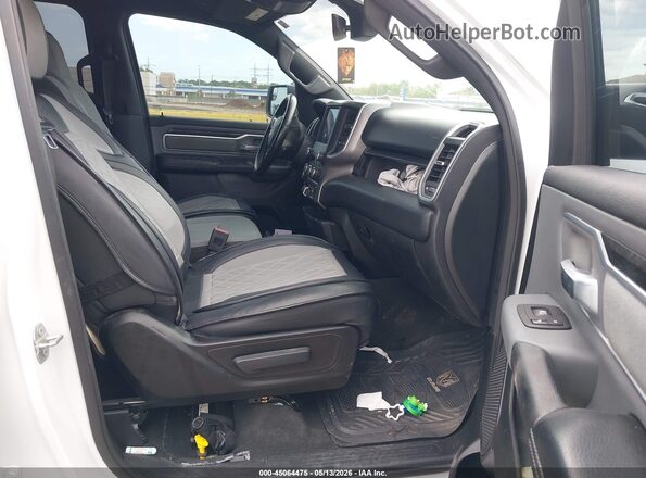 1C6RREFT3PN559705 2023 RAM 1500 White Widok wnętrza z przodu