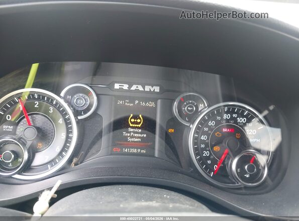 1C6RREFT6KN905707 2019 RAM 1500 Maroon Հետևի նստատեղերի տեսք