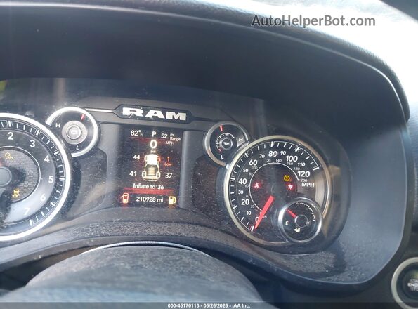 1C6RREFTXKN549259 2019 RAM 1500 Black Widok tylnych siedzeń