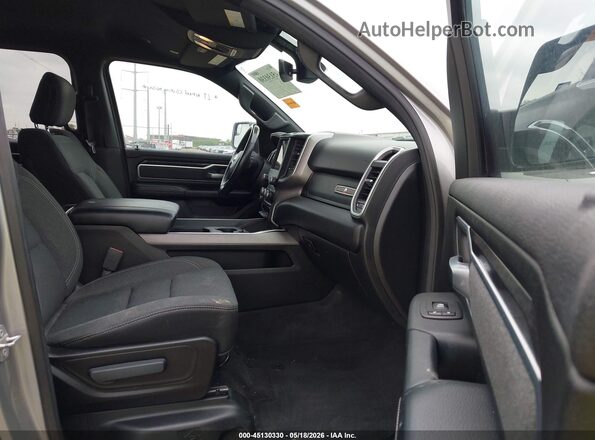 1C6RREFTXKN902597 2019 RAM 1500 Серый Вид салона спереди