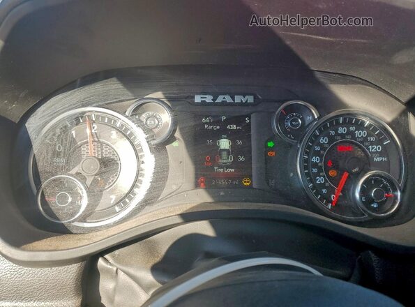 1C6RREGG4SN664375 2025 RAM 1500 Красный Вид щитка приборов