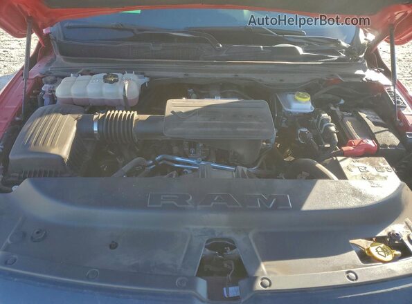 1C6RREGG4SN664375 2025 RAM 1500 Красный Вид задней части салона