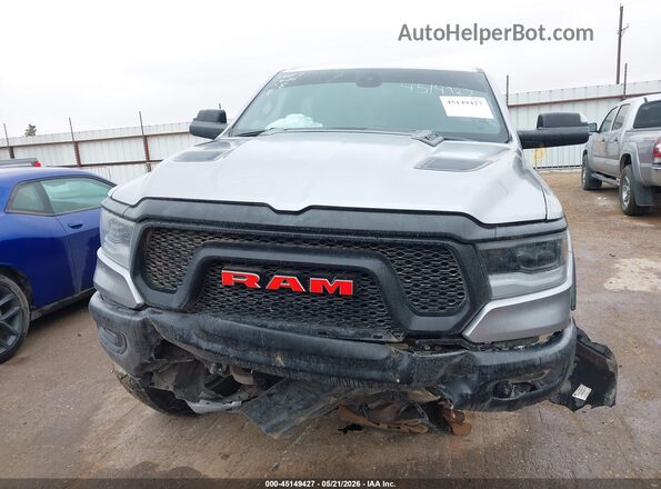 1C6RRELT5KN720813 2019 RAM 1500 Silver Սարքավորումների վահանակի տեսք