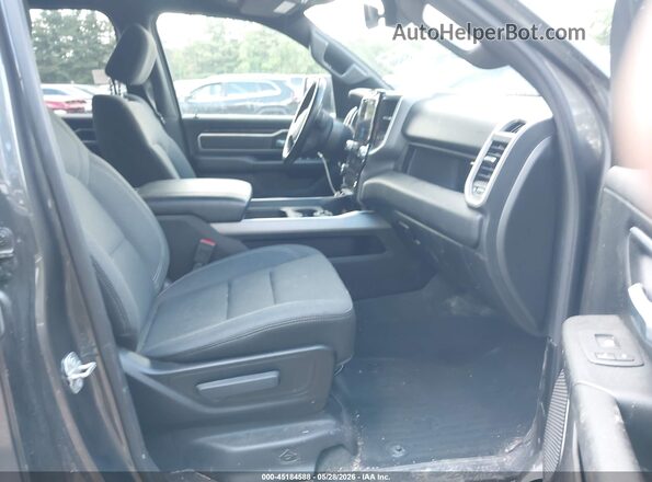 1C6RRFBG8MN738090 2021 RAM 1500 Gray Widok wnętrza z przodu
