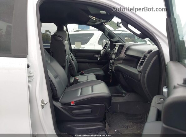 1C6RRFCG6RN227466 2024 RAM 1500 White Вид салону спереду