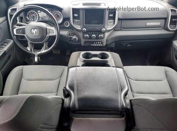 1C6RRFFG3NN317230 2022 DODGE RAM White Widok deski rozdzielczej