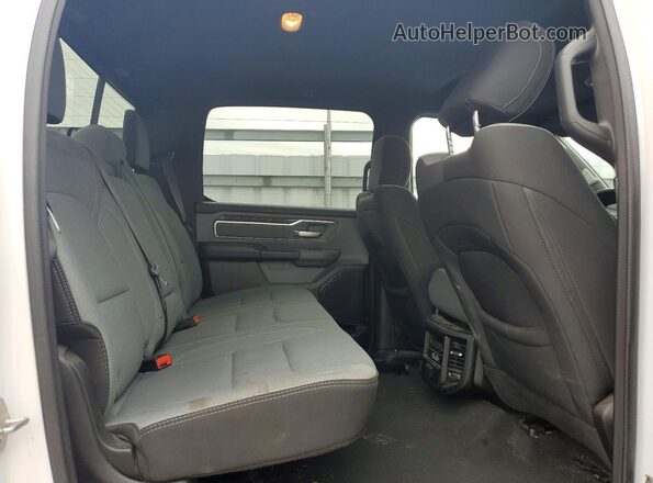 1C6RRFFG3NN317230 2022 DODGE RAM White Widok tylnych siedzeń