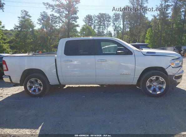 1C6RRFFG4NN454483 2022 RAM 1500 White უკანა სალონის ხედი
