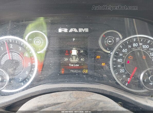 1C6RRFFG9SN612716 2025 RAM 1500 White Widok tylnych siedzeń