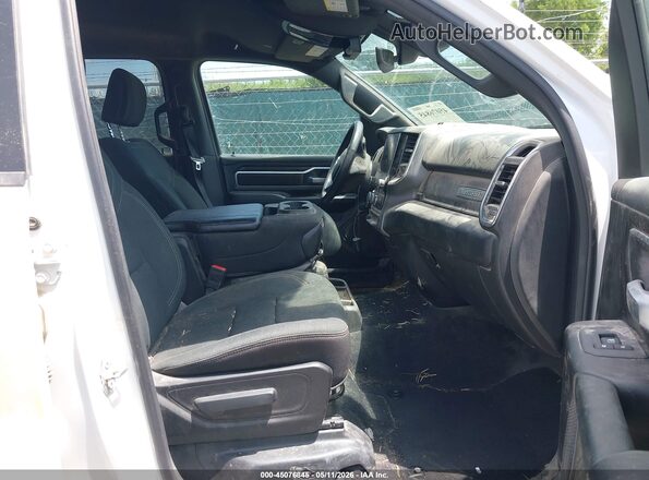 1C6RRFFG9SN612716 2025 RAM 1500 White Widok wnętrza z przodu