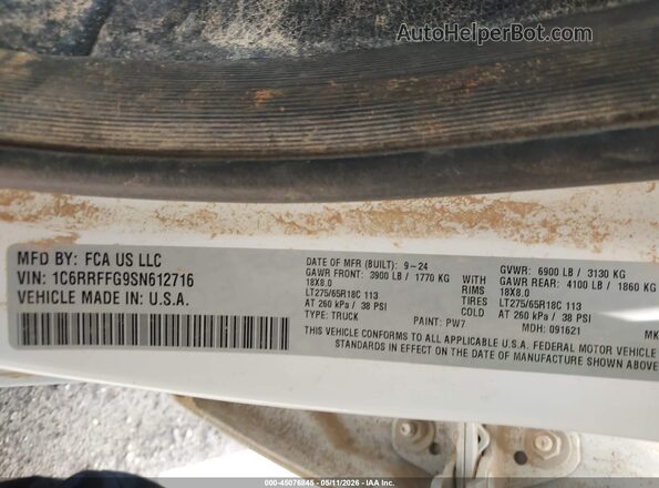 1C6RRFFG9SN612716 2025 RAM 1500 White Widok komory silnika