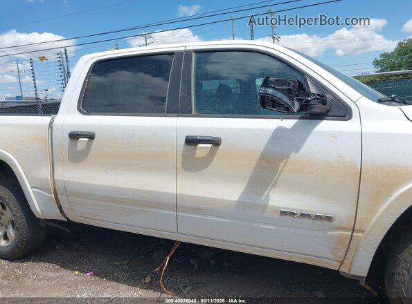 1C6RRFFG9SN612716 2025 RAM 1500 White Widok wnętrza z tyłu