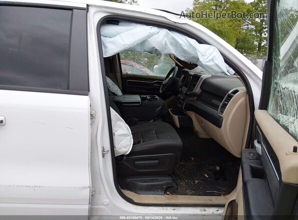 1C6SRFBT4KN822435 2019 RAM 1500 White Widok wnętrza z przodu