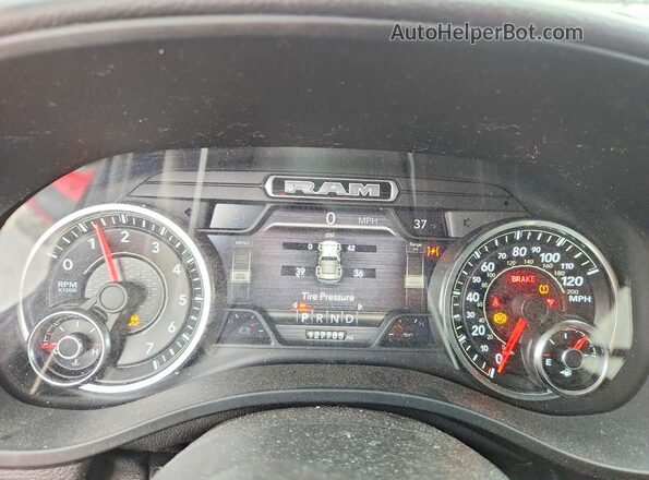 1C6SRFBT5MN590740 2021 RAM 1500 Black Instrument cluster view