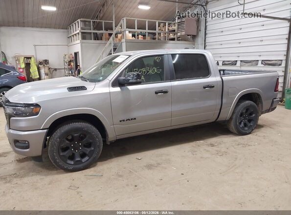 1C6SRFFPXSN698779 2025 RAM 1500 Silver Vista interior de 360 grados