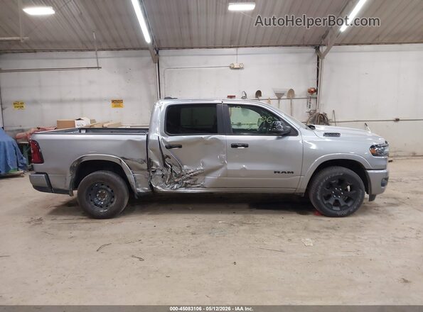 1C6SRFFPXSN698779 2025 RAM 1500 Silver Vista interior trasera