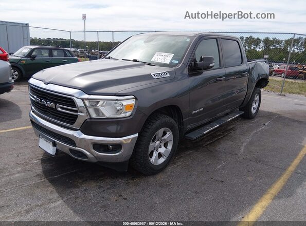 1C6SRFFT1MN696001 2021 RAM 1500 Gray წინა მარცხენა ხედი სამი მეოთხედიდან