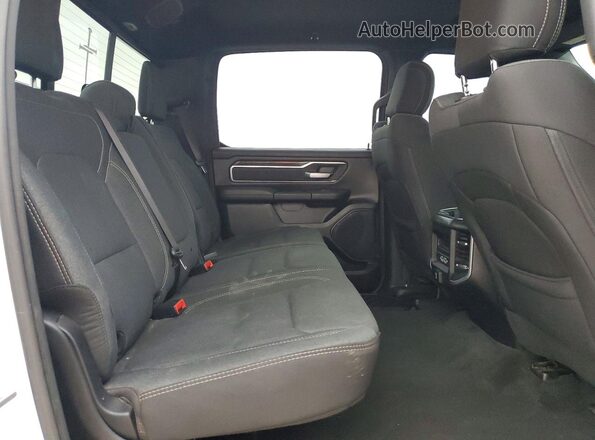 1C6SRFFTXLN162221 2020 RAM 1500 White Vista de los asientos traseros