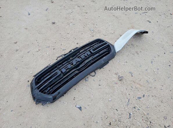 1C6SRFFTXLN162221 2020 RAM 1500 White Vista del compartimento del motor