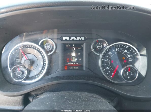 1C6SRFFTXMN829967 2021 RAM 1500 Maroon Widok tylnych siedzeń