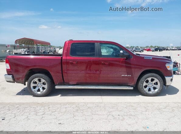 1C6SRFFTXMN829967 2021 RAM 1500 Maroon Widok wnętrza z tyłu