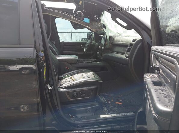 1C6SRFHT9NN119330 2022 RAM 1500 Black Front interior view