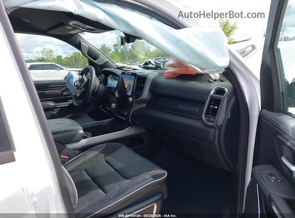 1C6SRFJPXSN526128 2025 RAM 1500 White Front interior view