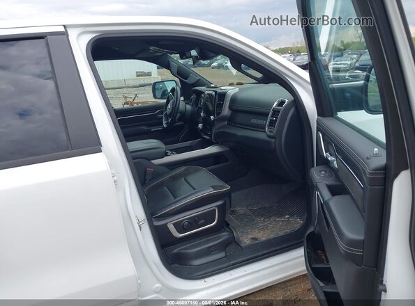 1C6SRFJT2RN150516 2024 RAM 1500 White Widok wnętrza z przodu