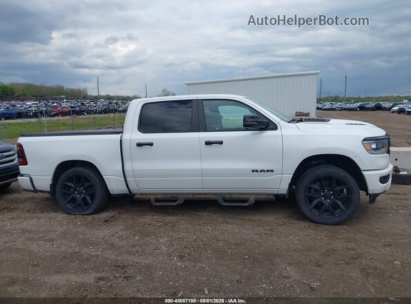1C6SRFJT2RN150516 2024 RAM 1500 White Widok wnętrza z tyłu