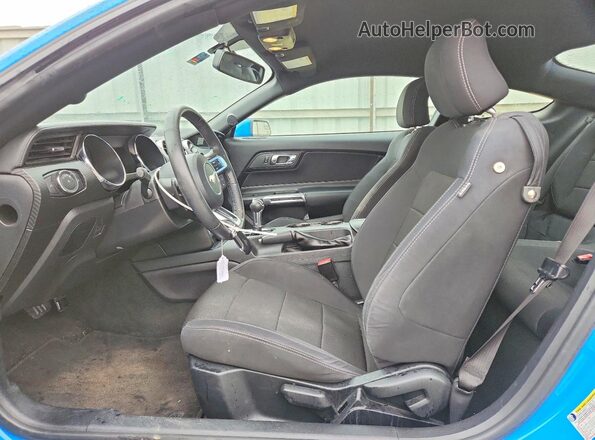 1FA6P8AM9H5239394 2017 FORD MUSTANG Blue Vista interior delantera