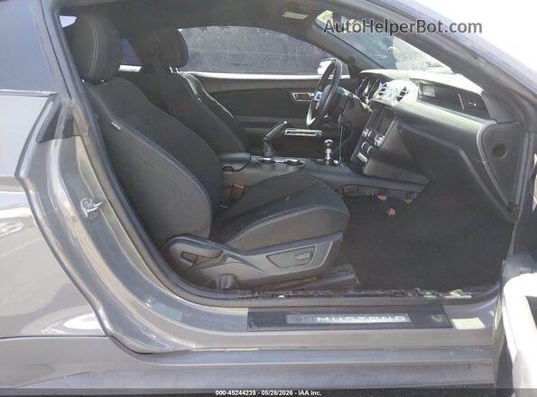 1FA6P8CF5H5257065 2017 FORD MUSTANG Серый Вид салона спереди